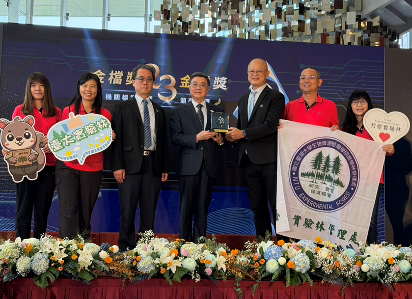 教育部秘書處杜國正處長親臨現場祝賀